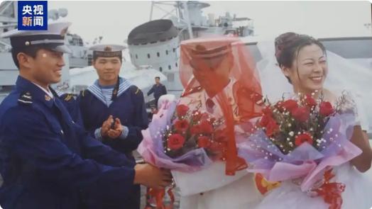 2000年8月，南海舰队出了件让人揪心的事。海军战士王永波执行任务时遇到舰艇发动