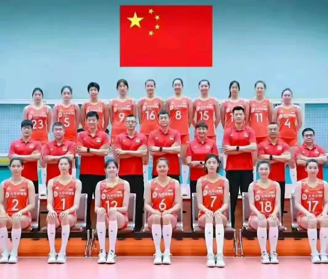 《新星启航！李盈莹伤缺北京站，吴梦洁庄宇珊能否扛起女排大旗？票务遇冷背后暗藏青春风暴》