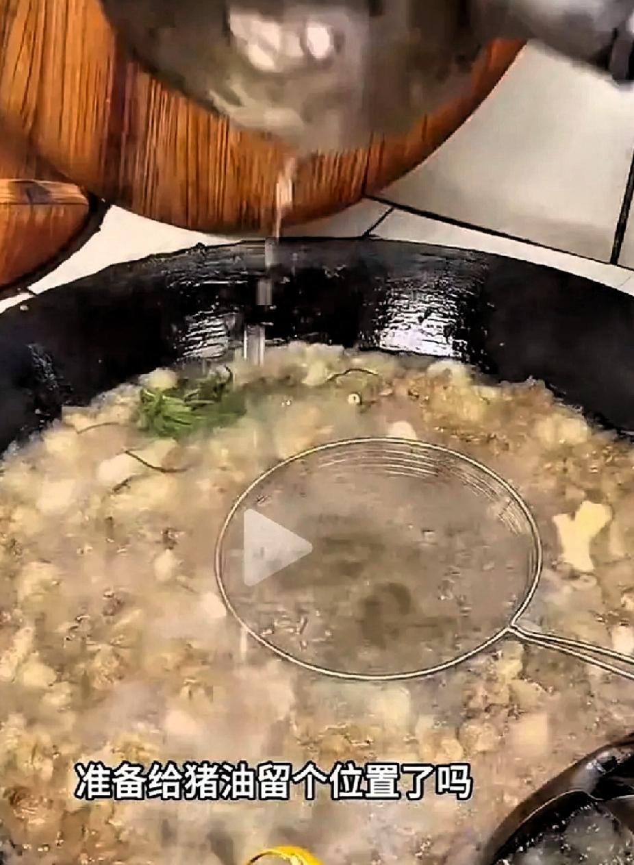 猪油终于被冼清“清白”了！最近湖南农业大学猪与人类健康团队研究发现，经常吃猪油