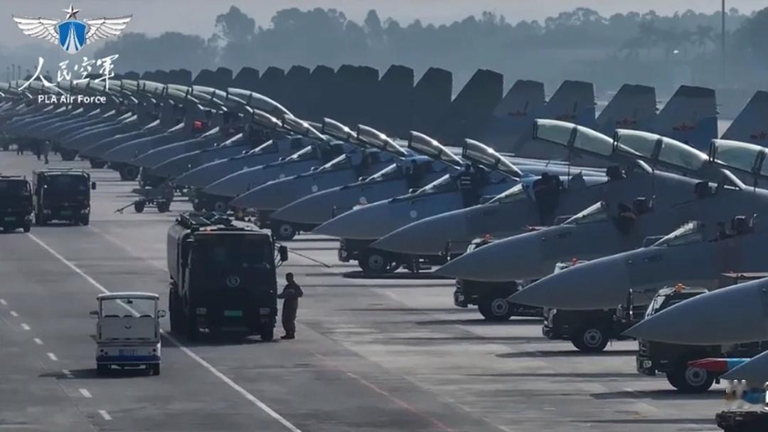 中国空军到底有多强大呢，目前中国空军是没有美、俄所拥有的B2、图160战略轰炸机