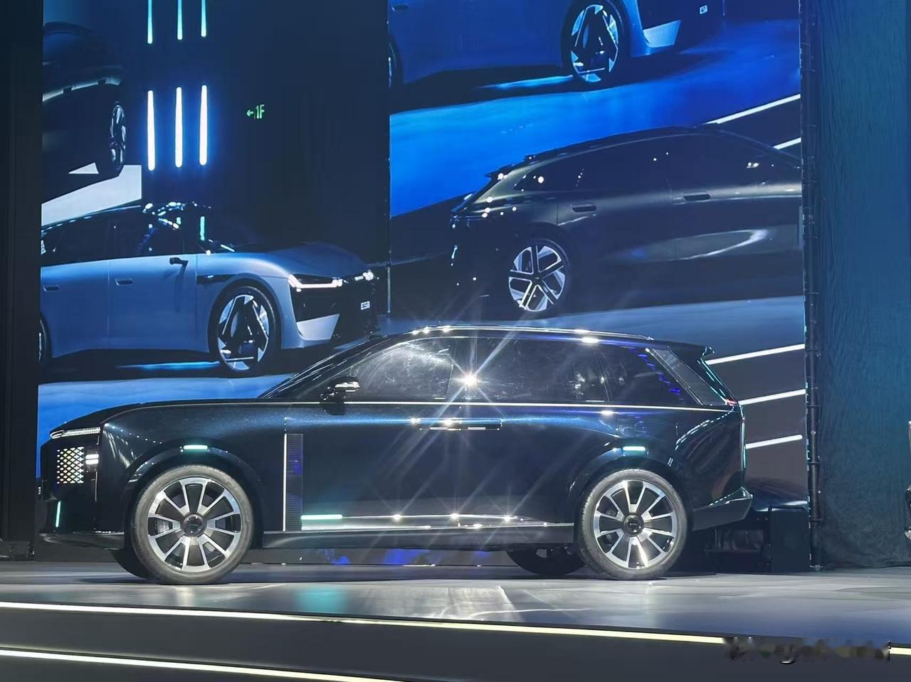 星途的高端路迎来转机，豪华初现端倪！今晚的星途之夜，星途官方发布了ES8、E