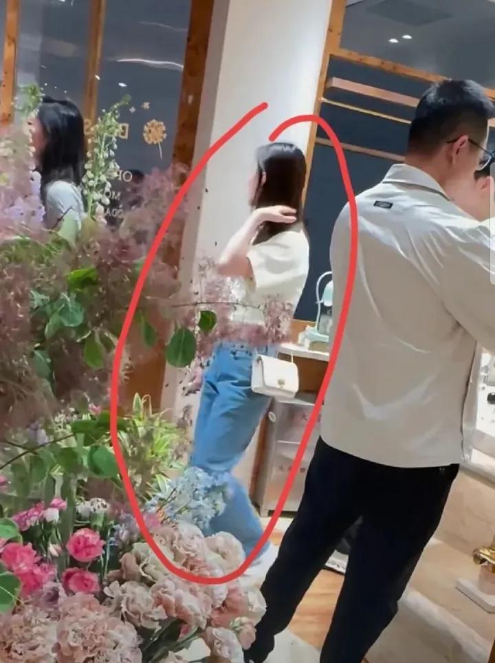 国乒小将黄友政恋情曝光了？看得出来,不是国家队主力连谈恋爱都可以大大方方的想
