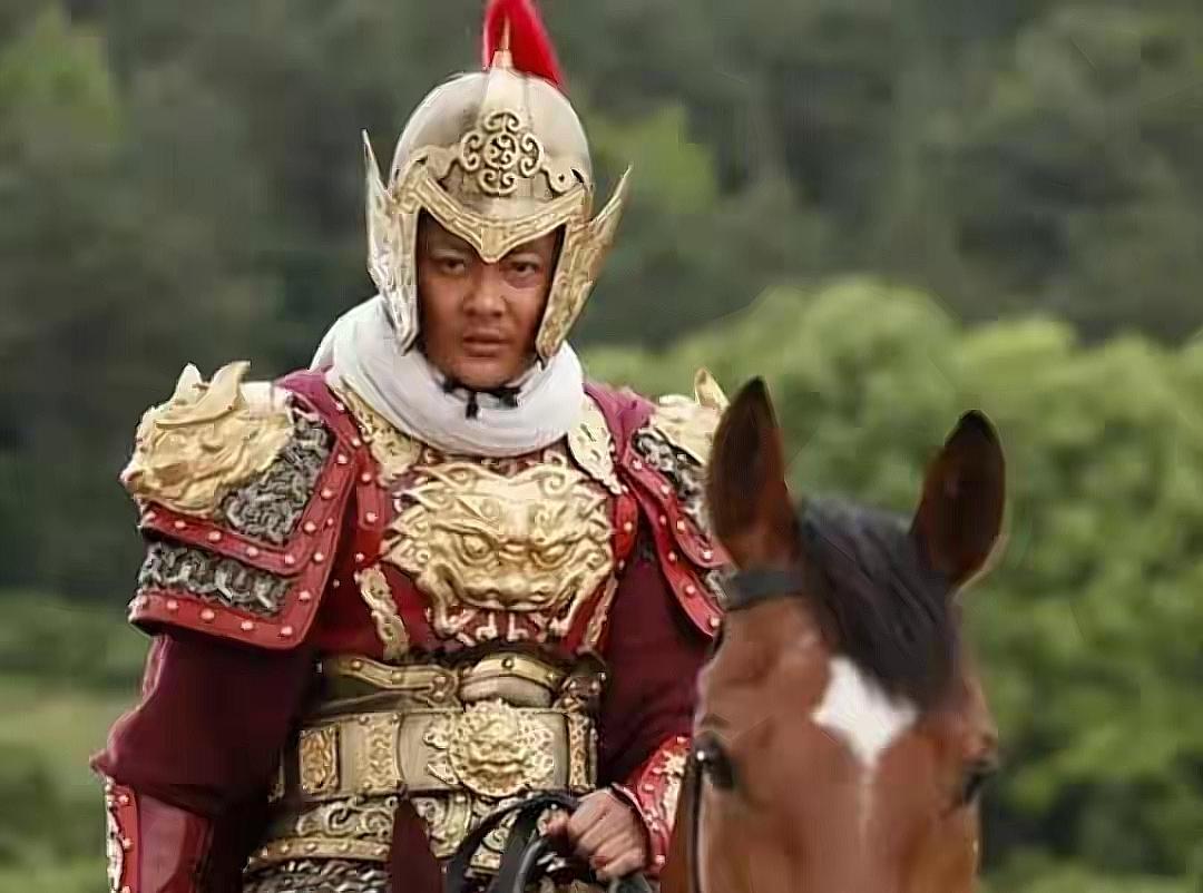 李世民宴请武将独漏尉迟恭，黑面将军带甲闯殿质问皇上。皇上一句话，你若来，必死无疑