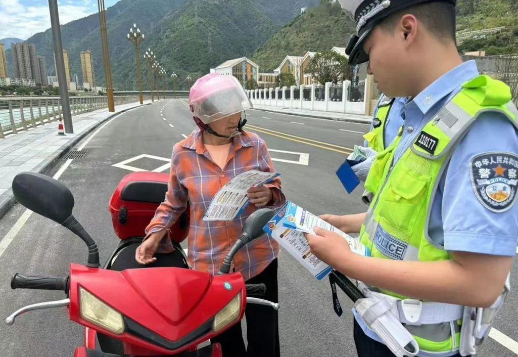 电子眼会抓拍电动车、三轮车吗？交警的解答让我警醒，你怎么看经常出门的人都知道，