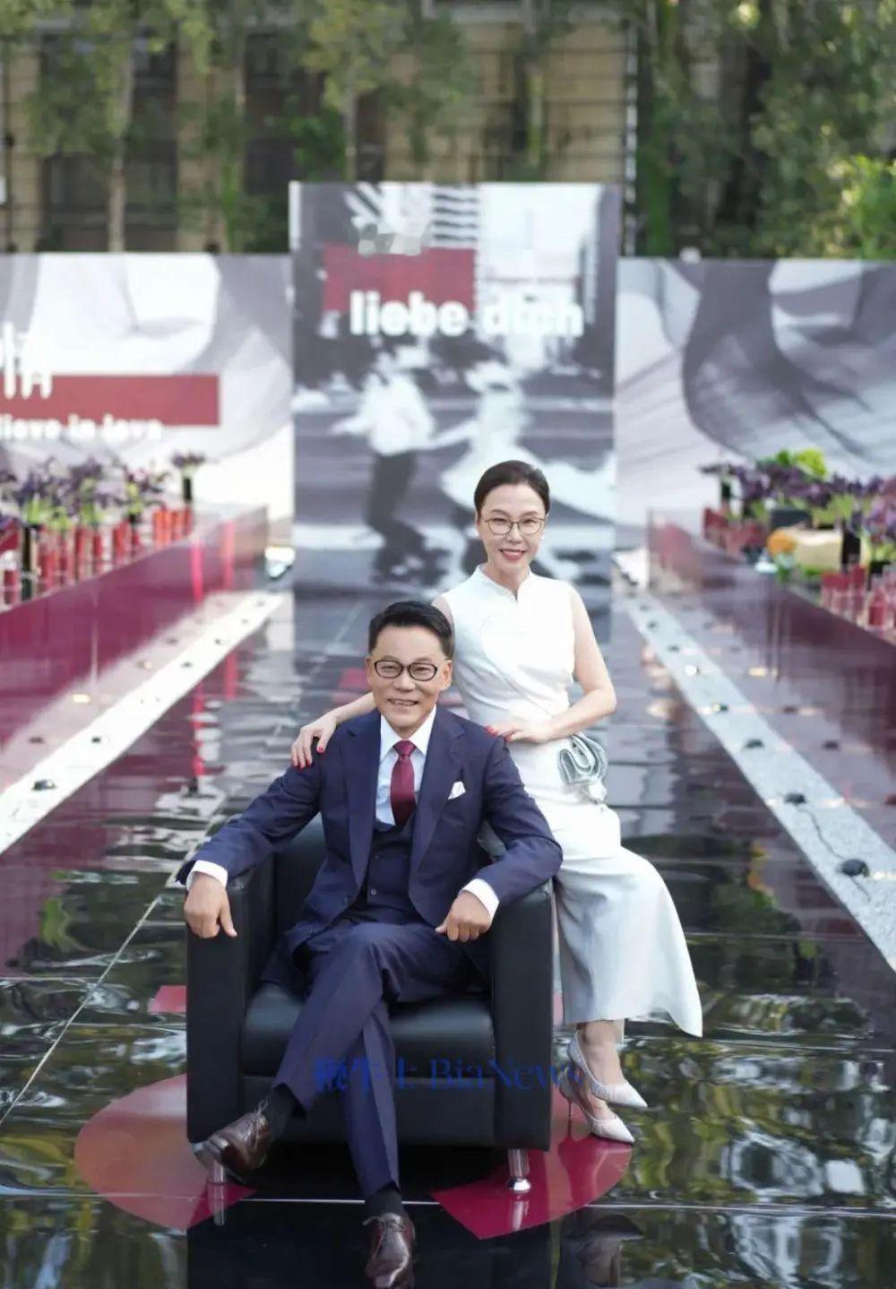 8月16日，当当创始人李国庆大婚，张朝阳俞敏洪等到场祝贺！从爆出的照片看，老