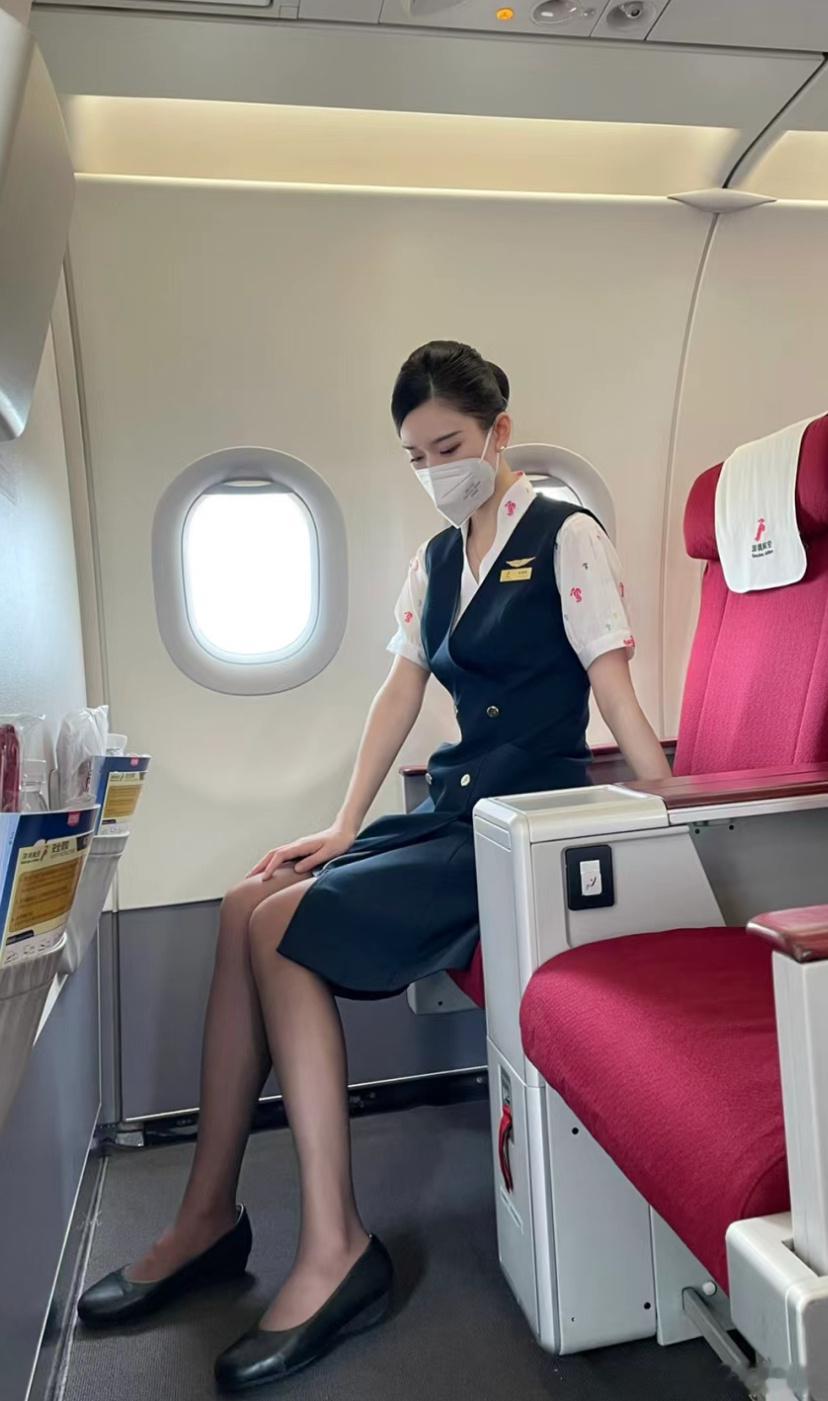 深航空姐的制服照，又美又飒。​​​