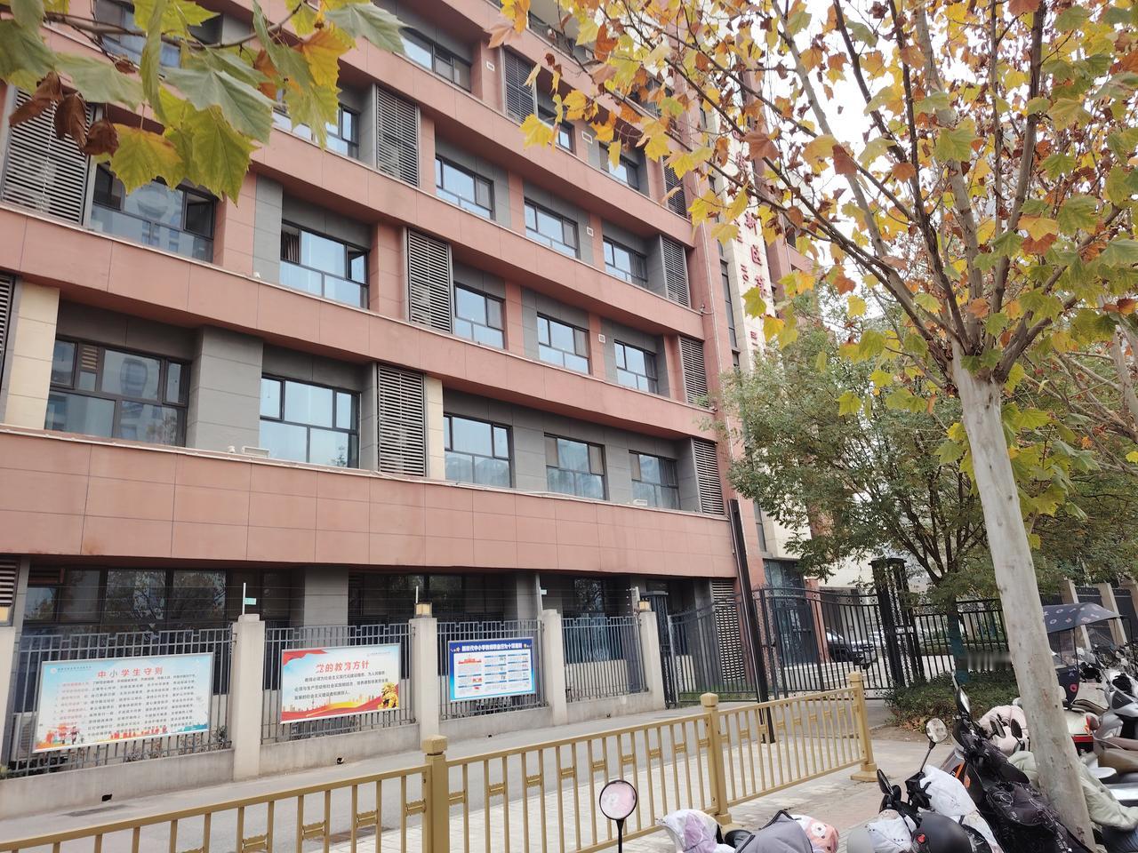 退休了，可我并不想真正赋闲在家，便打算在BOSS直聘上找一份和教师相关的工作。我