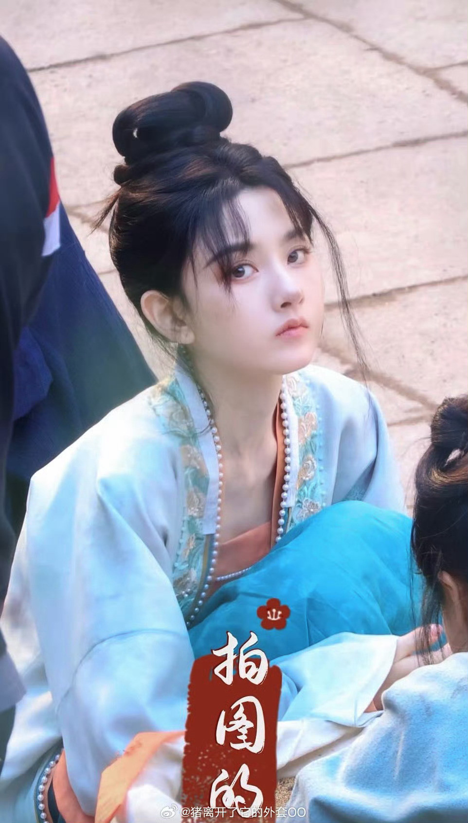 如果一定要保留八字刘海那就这种吧