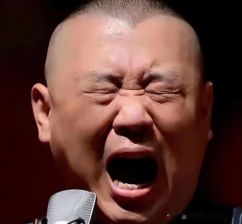 全网都在审判郭德纲改红歌！可没人敢质问：圈内前辈魔改红歌、调侃经典，为何全程免