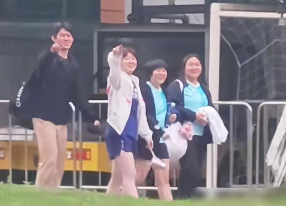 全网都在夸蒯曼“直爽可爱”？我告诉你，别拿饭圈的烂词侮辱职业规矩。世乒赛冠军