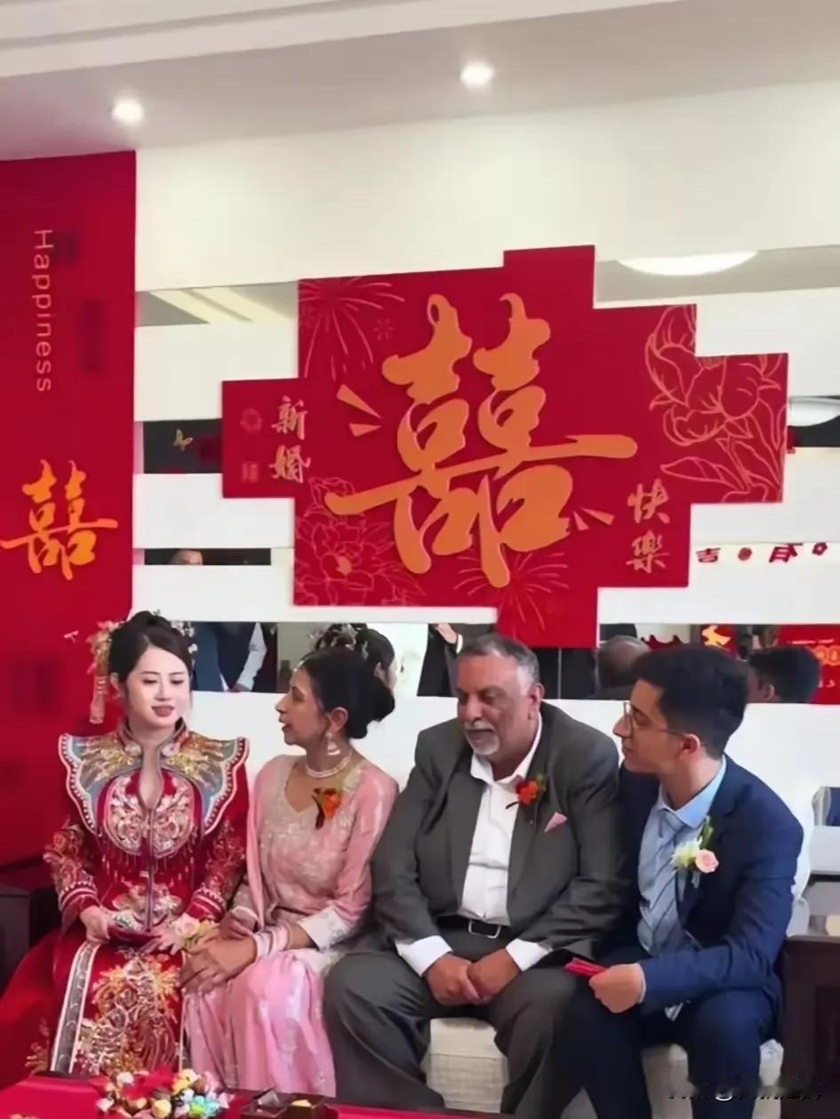 中国女孩在加拿大留学期间，认识了同专业的印度小伙，谈了两年多的恋爱，还没毕业就结