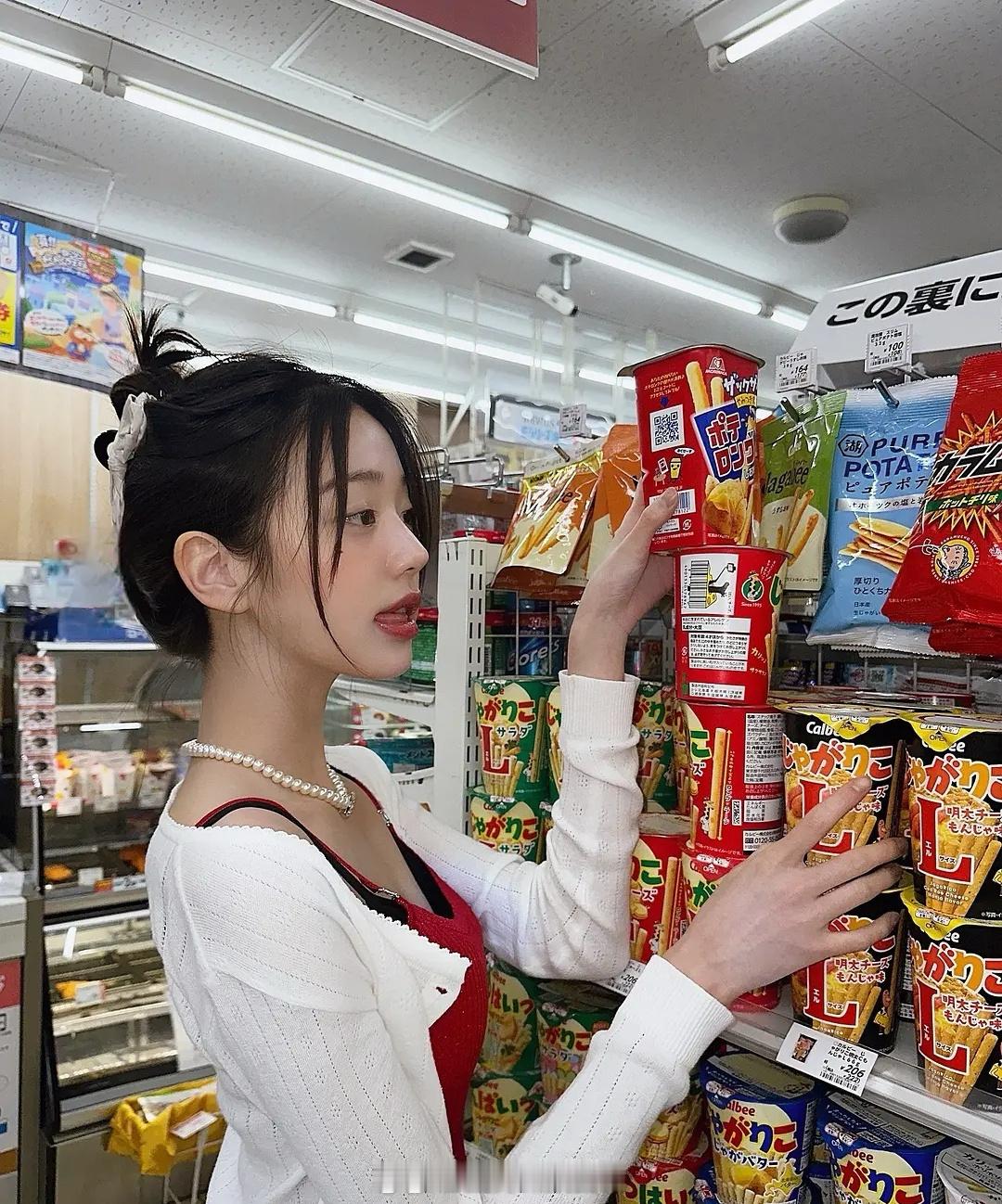 张元英的舌头好像没在嘴里待过👅👅