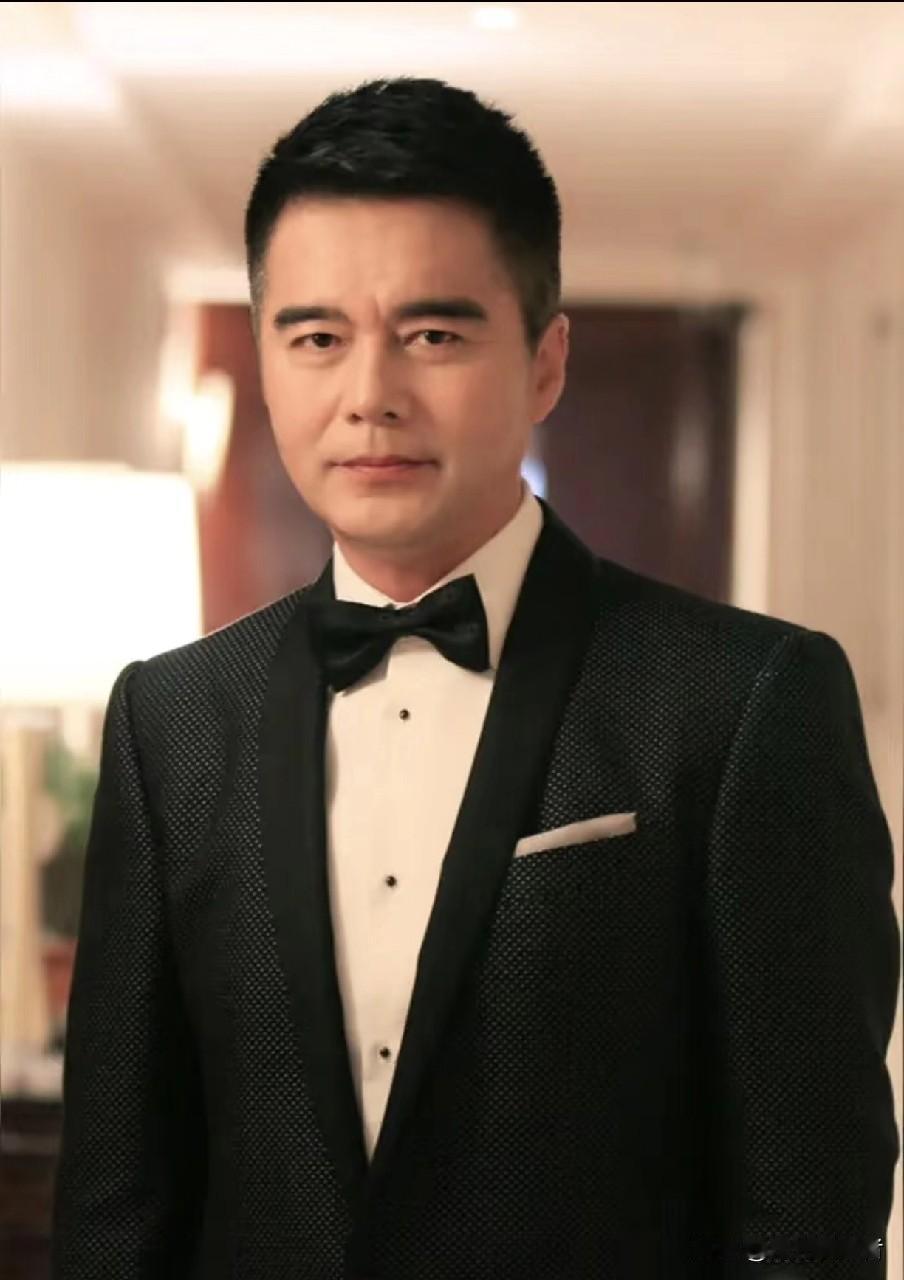 许亚军估计这会儿都得烦死了，张澍没想到，就连许亚军自己也琢磨不明白，为啥明