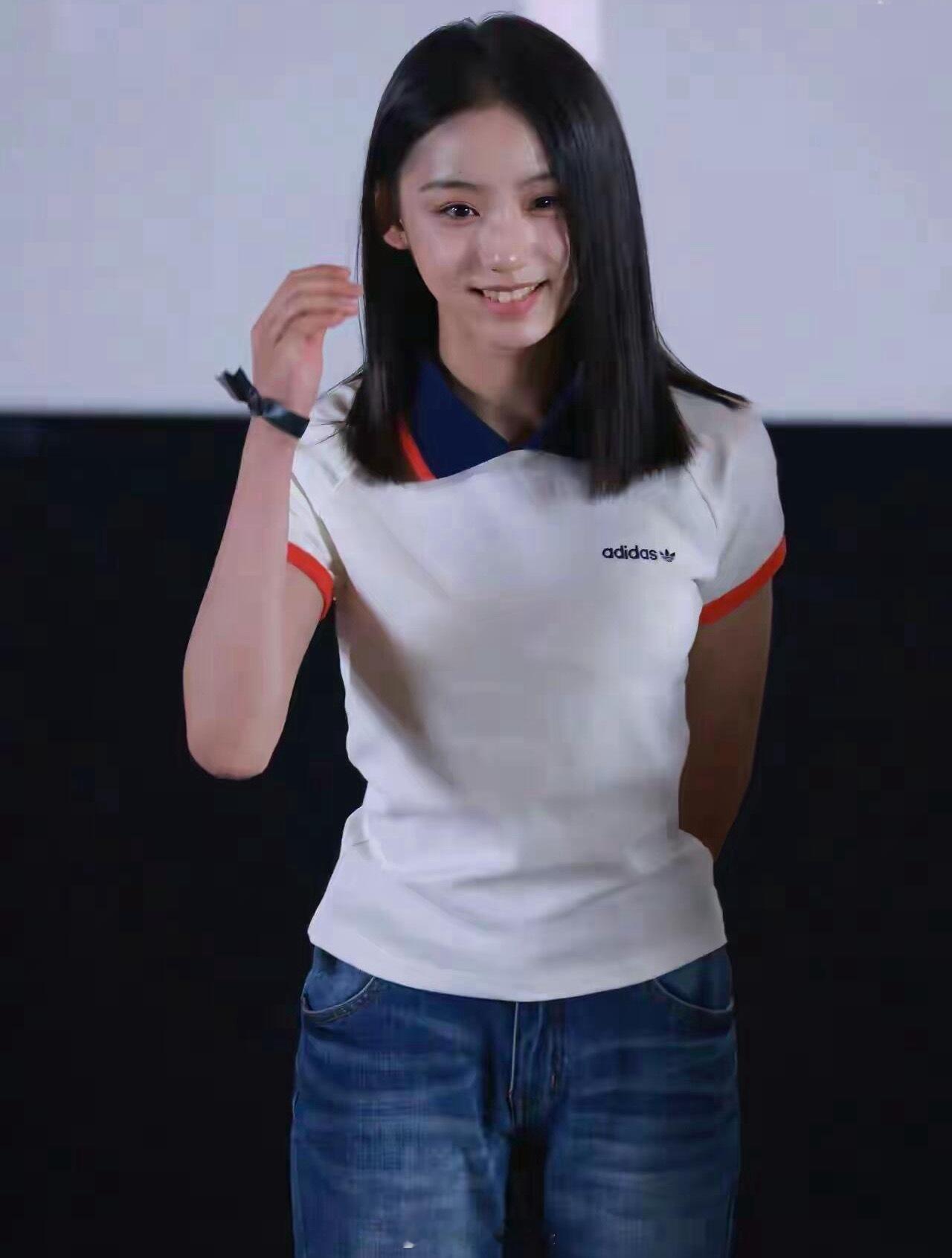 确定刘佳玺只有12岁？这个女孩子是2012年出生的，12岁的年纪给人的成熟感，远