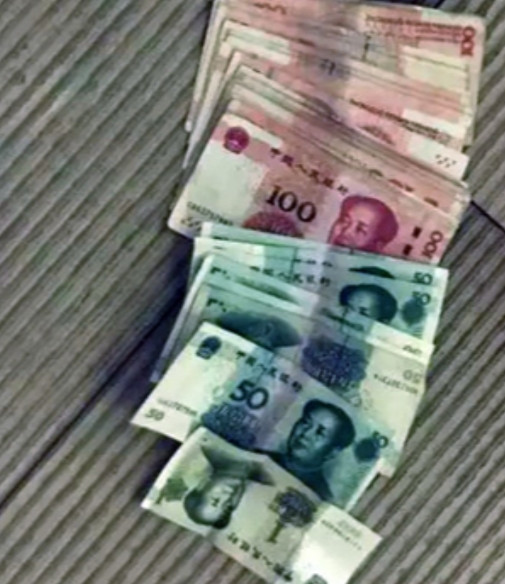 到底谁的错？”贵州毕节，一男子在家门口捡到5350元，失主报警后男子全部归还，不