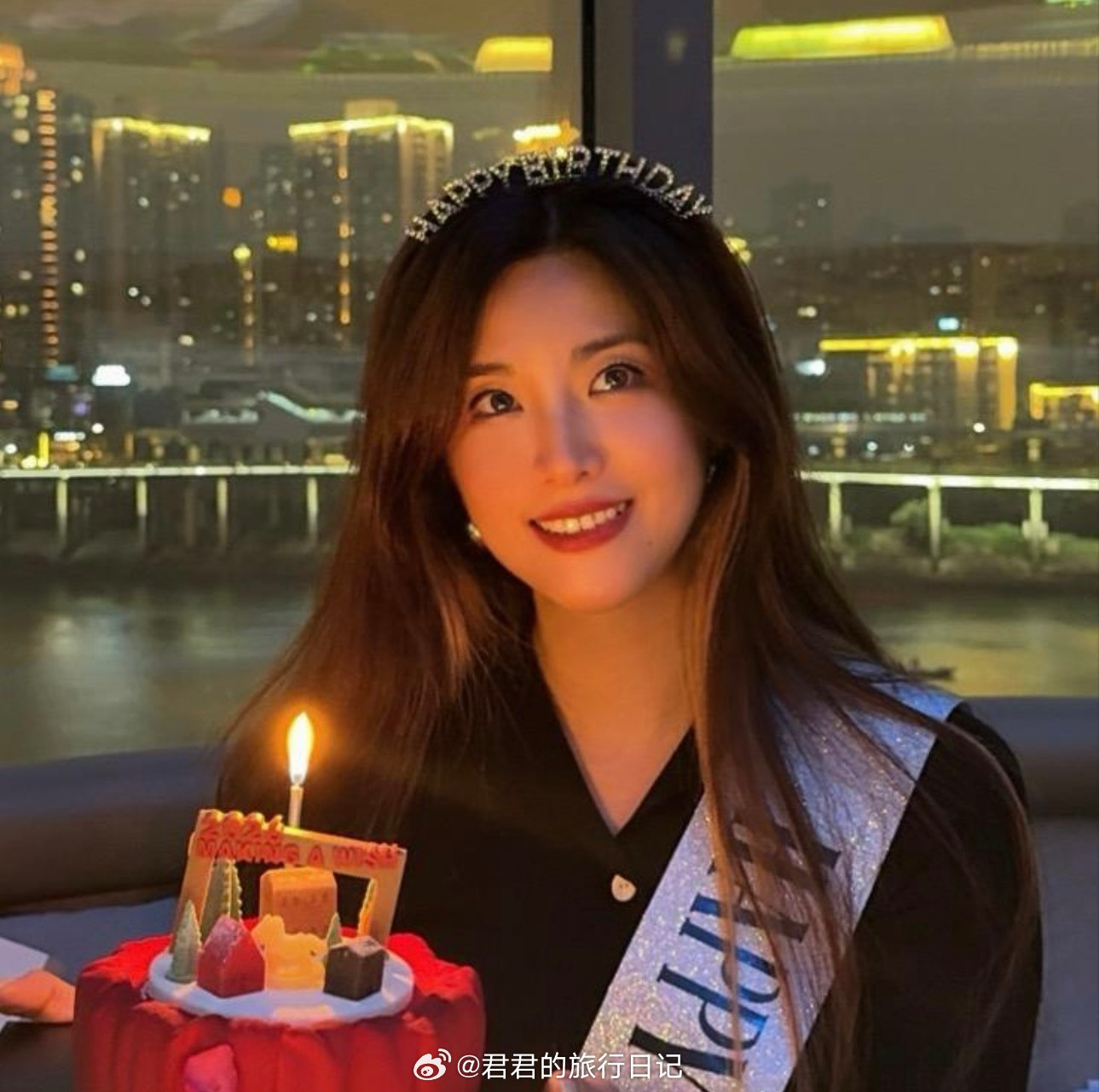 06超女魏佳庆发文，力挺张杰。她表示张杰内心纯粹，但不善表达。张杰曾帮她联系浪