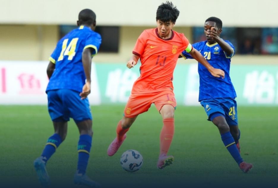 U17国足0:2坦桑尼亚，队长周雨诺说“没见过”这类球队！为啥年年总“抱着”乌兹