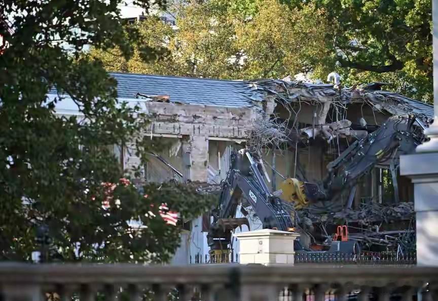 就喜欢特朗普这种雷厉风行，说干就干的风格，100年没动过的白宫在他手里说拆就拆。
