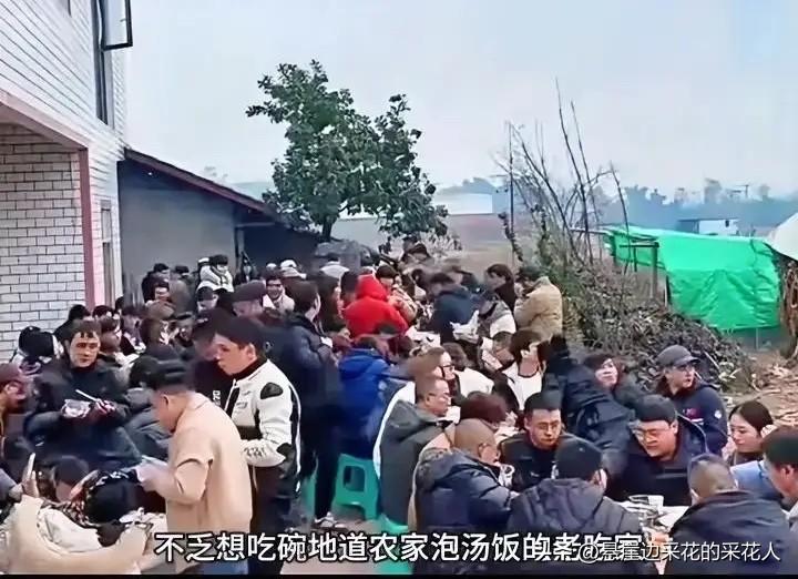 杀两头年猪，却来了三千人吃席，早上刚杀完猪，中午猪肉就被分光了！这件事告诉我们，