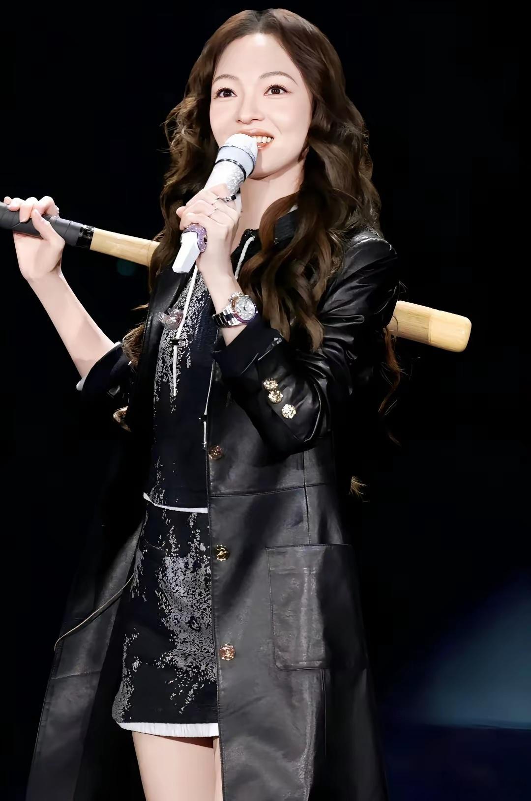 女歌手张韶涵裙装美图分享张韶涵气质女明星女明星穿搭张韶涵