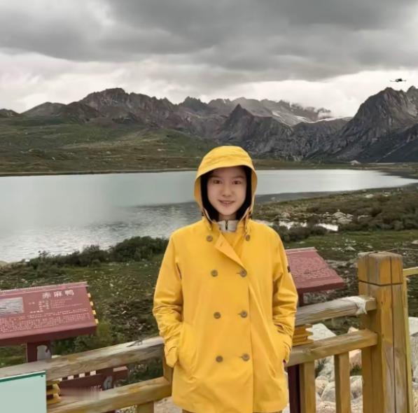 杨振宁遗孀翁帆现状：喜欢旅游、穿亮色衣服，终于像个年轻人了！主要信源：（新华