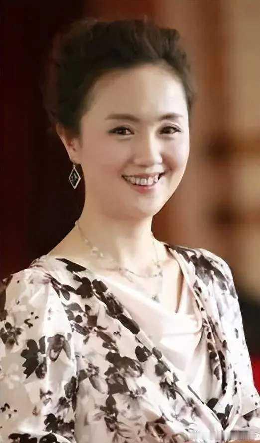 51岁的著名女演员朱媛媛因长期与癌症抗争不幸离世，引发了演艺圈内外的深切哀悼。5