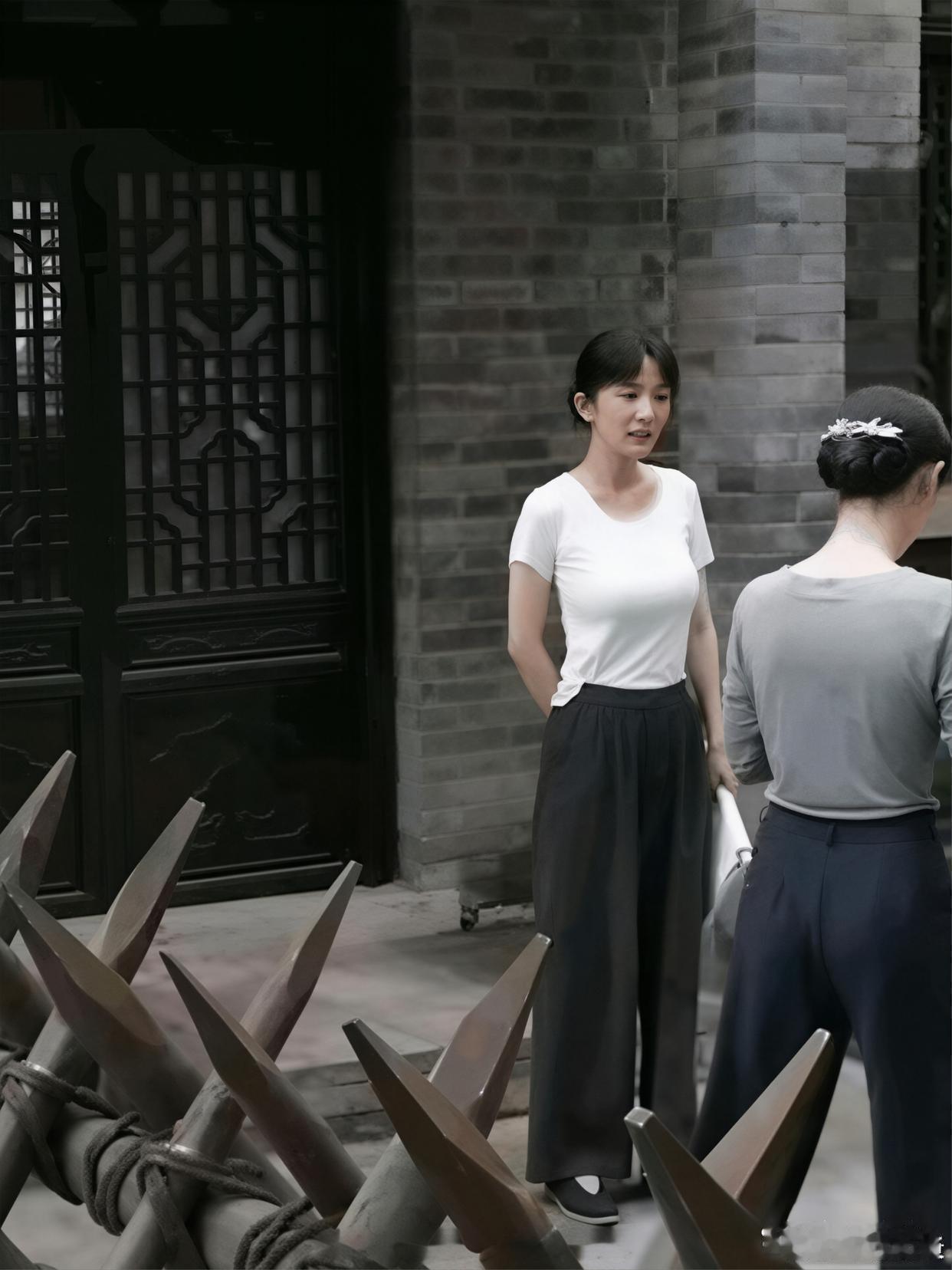 她一定很累吧？负担好重。