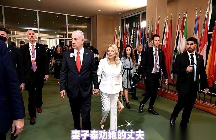 世界上最尴尬的演讲是什么样的？大概就是你站在全世界的舞台中央，唾沫横飞地吹嘘自