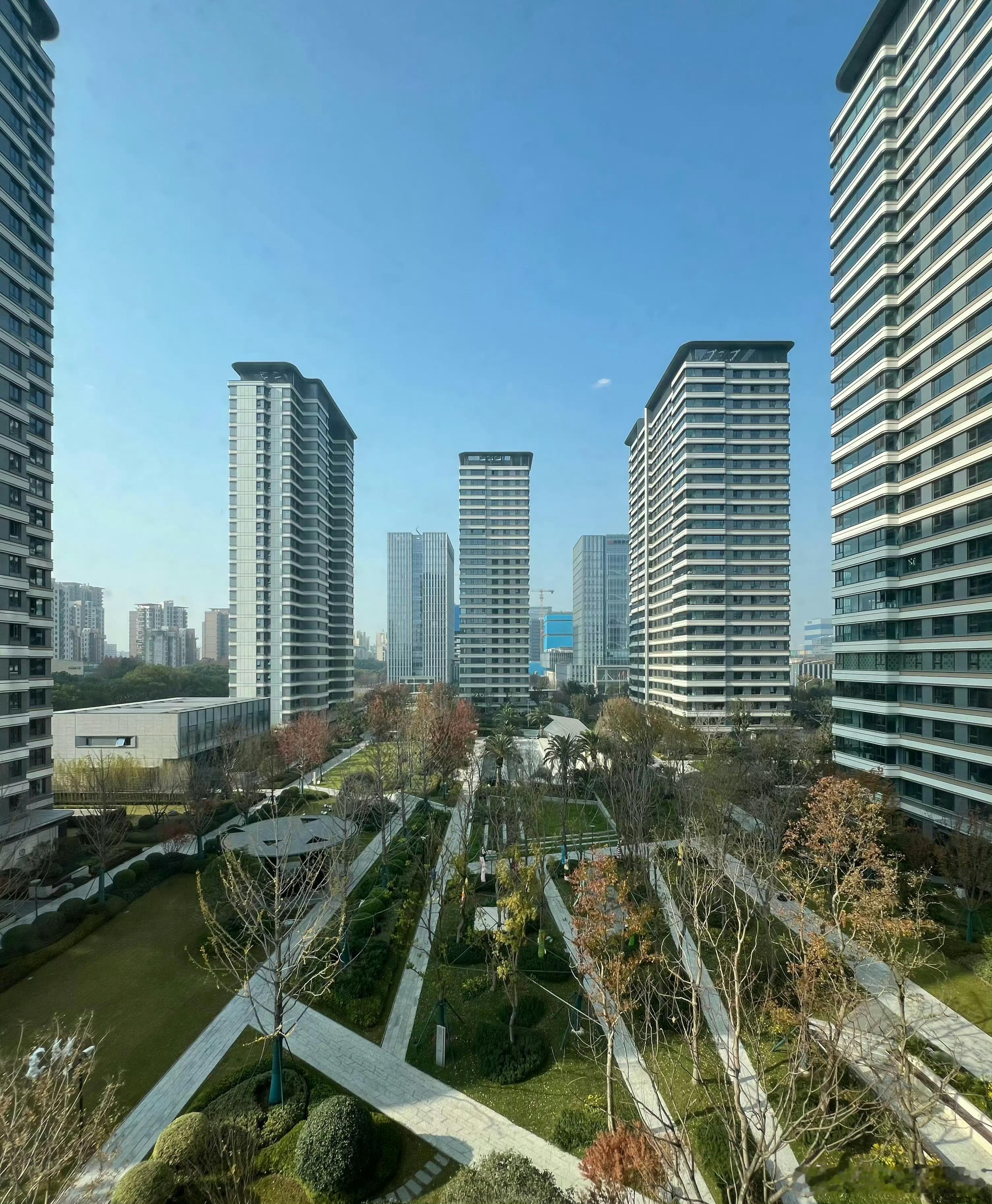 沁苏禧小坦克，660这个价已经是奥体很多四房户型的顶了。但是入住沁就同时拥有了这些景观和配置。​​​