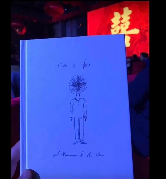 奚梦瑶晚晚婚礼伴手礼对比婚礼伴手礼反映的是两个人的相处方式。奚梦瑶走的是豪门排