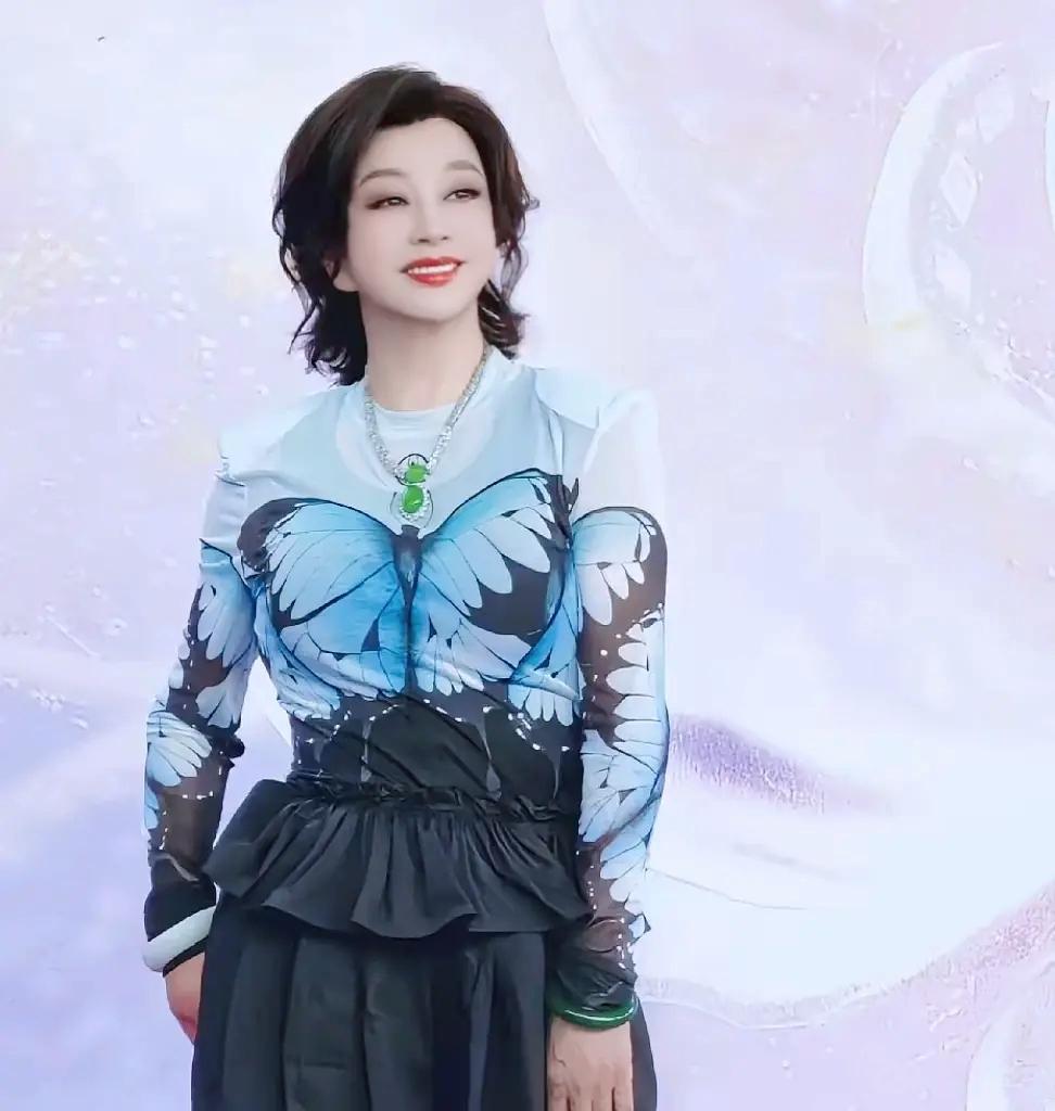 不惧岁月，她活成自己最好的模样岁月从容明星现场