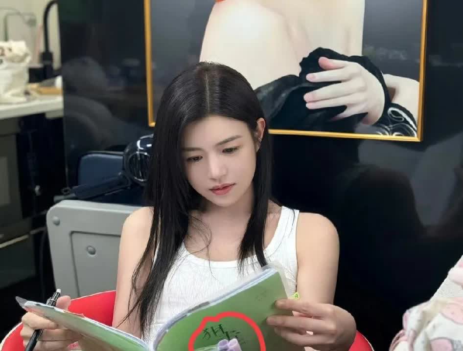 终于弄明白，为啥陈妍希有那么多大老板喜欢她了，不是因为馋她的身子，而是因