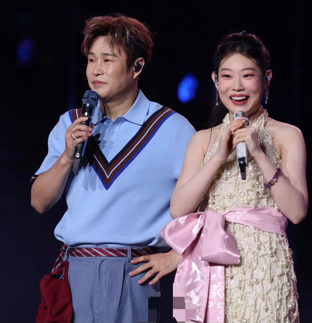 沈佳润现在那么红，小沈阳估计非常后悔，不是后悔让女儿出道，而是后悔当初不