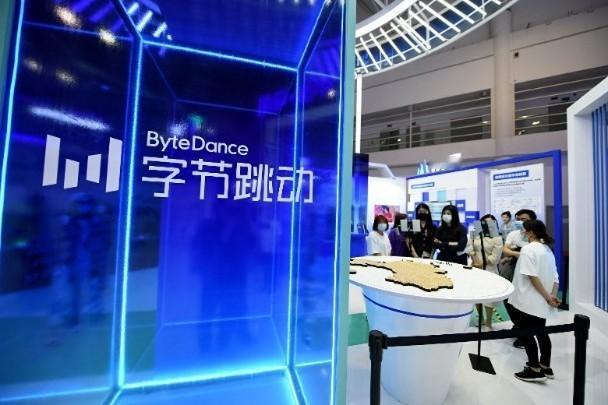 【字节跳动据报与28银行签署贷款协议　涉逾2300亿】外媒引述知情人士透露，字节跳动已与包括工商银行