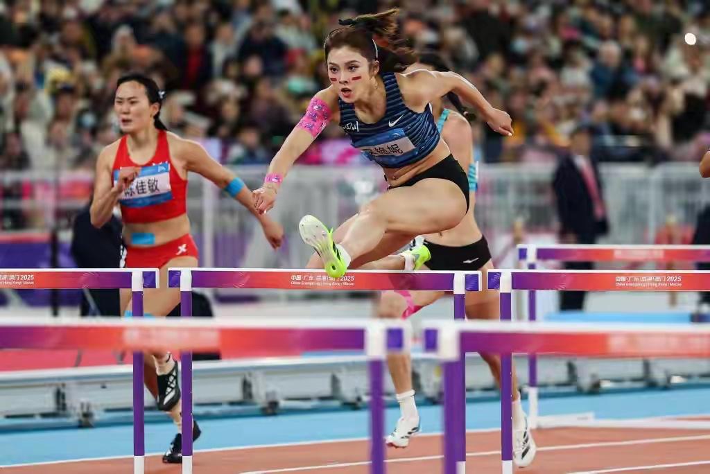 吴燕妮三届全运会第一届初出茅庐得铜牌第二届小有名气得银牌第三届锋芒毕露得银