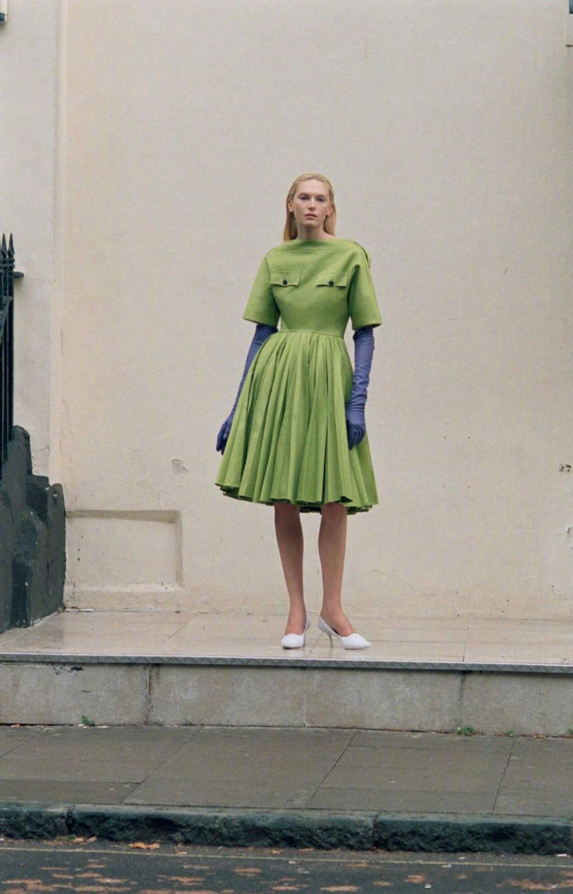 英国版VOGUE二月刊释出主题为“PreppyPlease”的大片，超模Ale