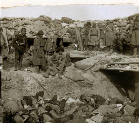 1904年11月27日，乃木希典的第三军这一次没有组织“敢死队”，因为全军都是“