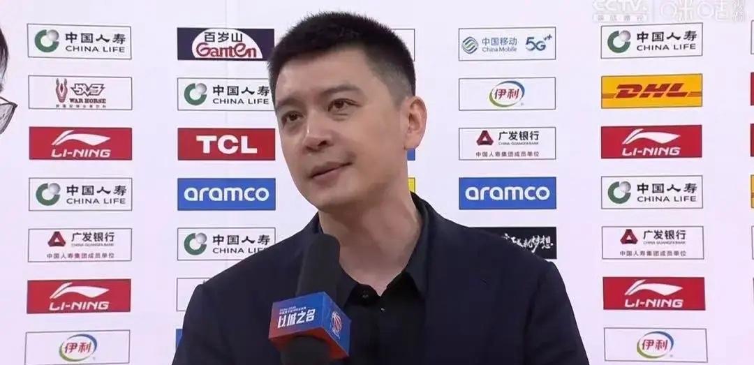 CBA总决赛第二回合，杨鸣迎来了新的搭档！CBA总决赛第一回合，杨鸣与潘江解说