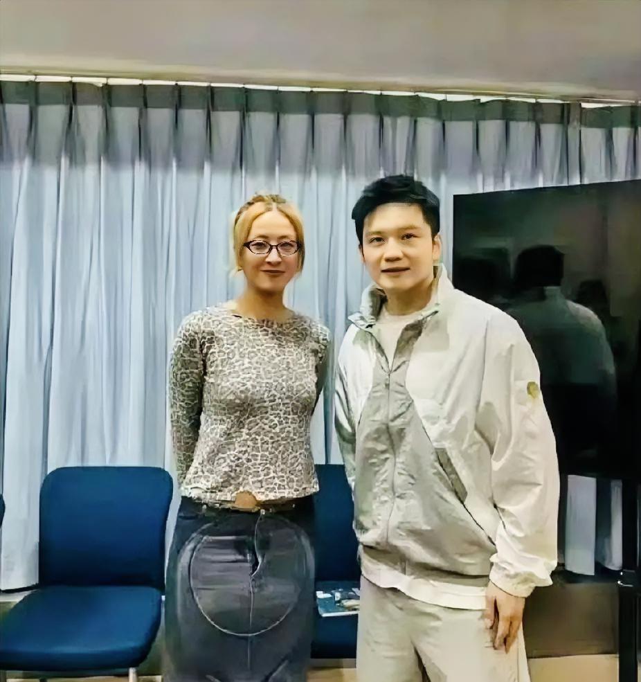 反复看了几遍，这条裙子是不是穿反了？