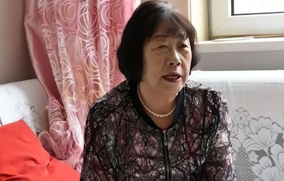 1981年，内蒙一男生考上大学，向女老师报喜，女老师高兴的从兜里掏出20块钱，塞