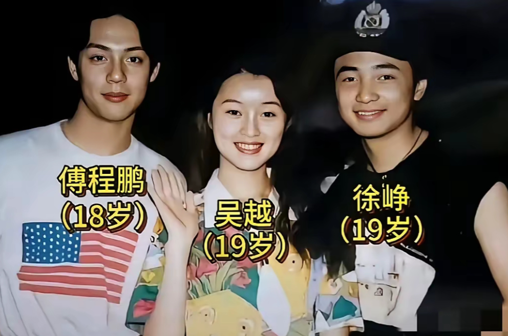 天呐！18岁的吴越这么美。18岁吴越站C位，那时候的她全身散发青春魅力，阳光灿