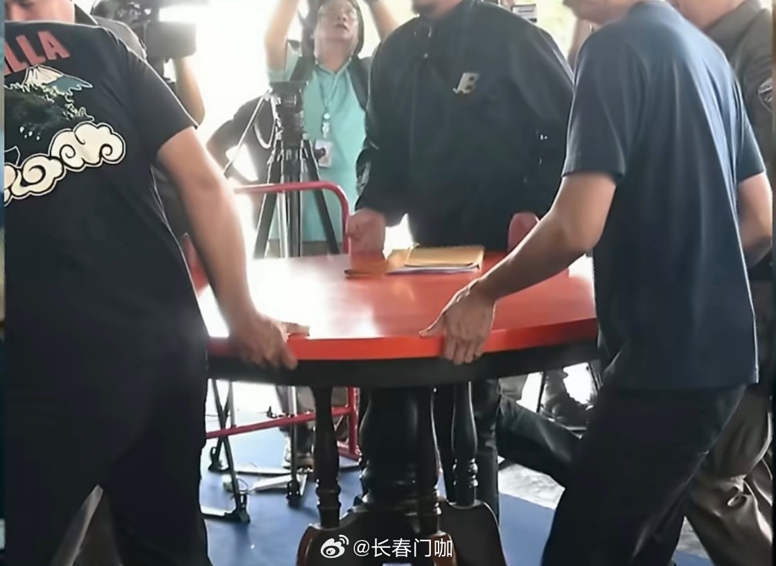 #监控拍下泰国僧人和女同伙不雅画面#😡泰国66岁网红高僧阿赞初（哇集拉延），因私吞寺庙9200万泰