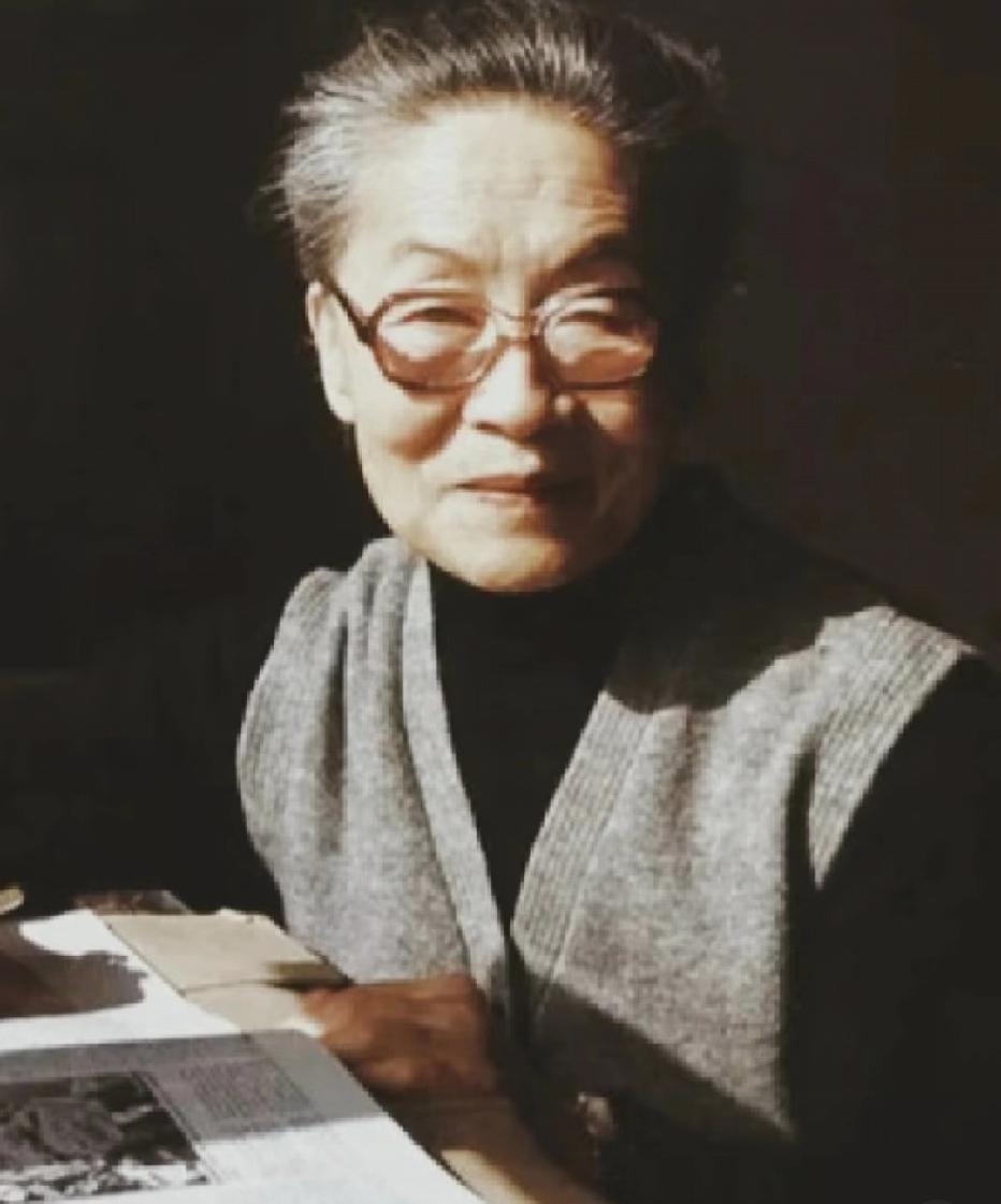 杨绛先生说：“女人最大的悲哀，就是一辈子都没弄明白，一个简单的道理，那就是，这