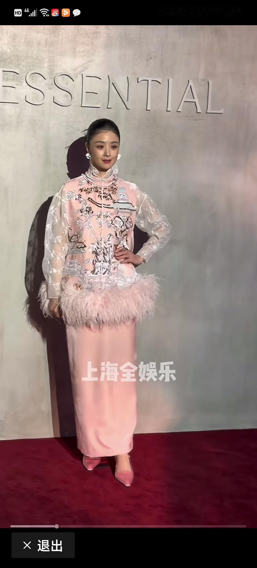 蒋欣这一身真的好看吗？又被夸上天。中不中，洋不洋，连这逆天的颜值和华妃的气场都震