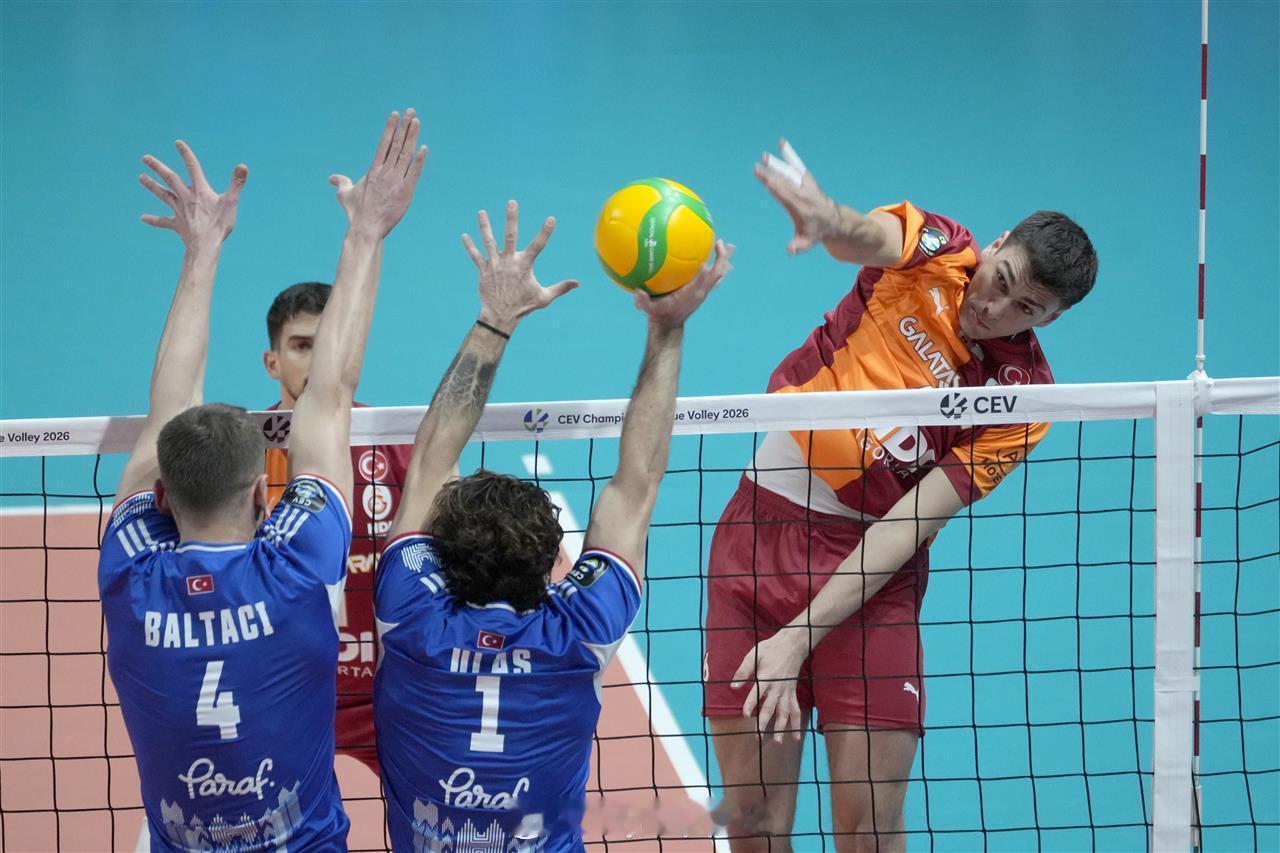 【欧冠男排土耳其德比战：加拉塔萨雷3-1浩克银行】国际排坛战报速递1月29日，