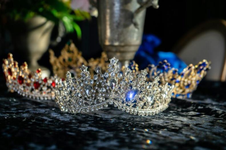 搞乐子的事情来了！乌克兰国家反腐败局在季穆尔·明迪奇处发现了法国皇室文物珠宝。