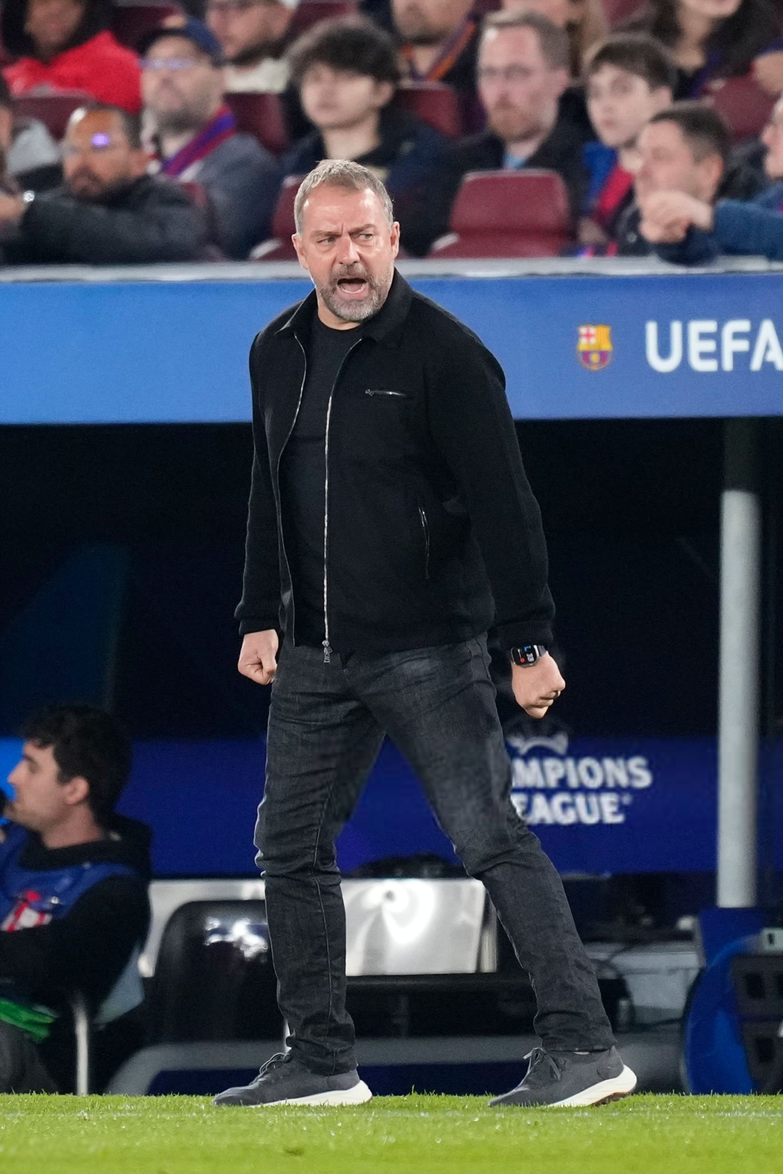 马卡报：以目前激烈的欧冠竞争，晋级前八16分不够，可能要17分。巴塞罗那必须提升