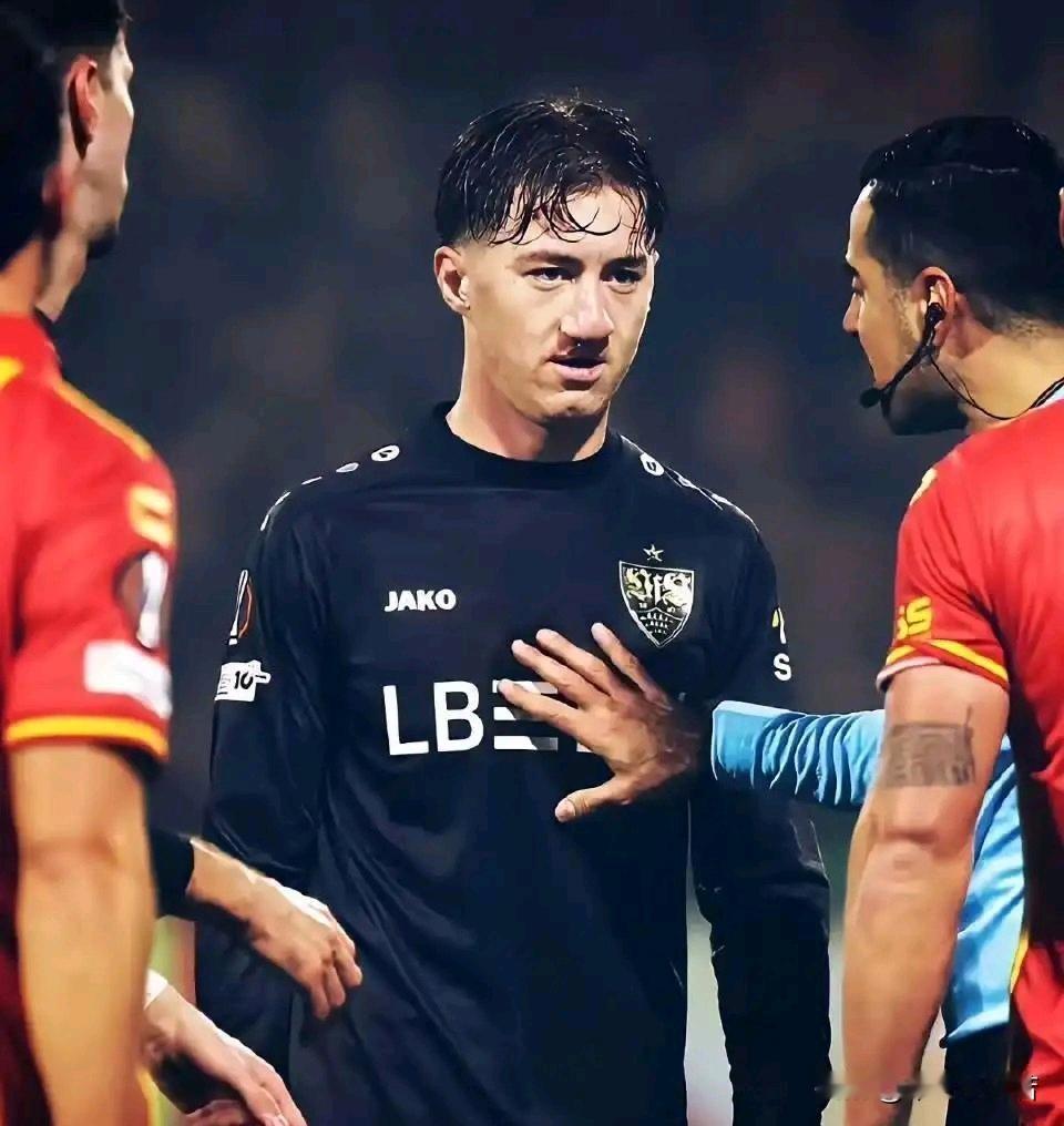 这个你们有没有觉得他很眼熟！这名德国球员叫思蒂勒，这个名字也有点意思，事情是比