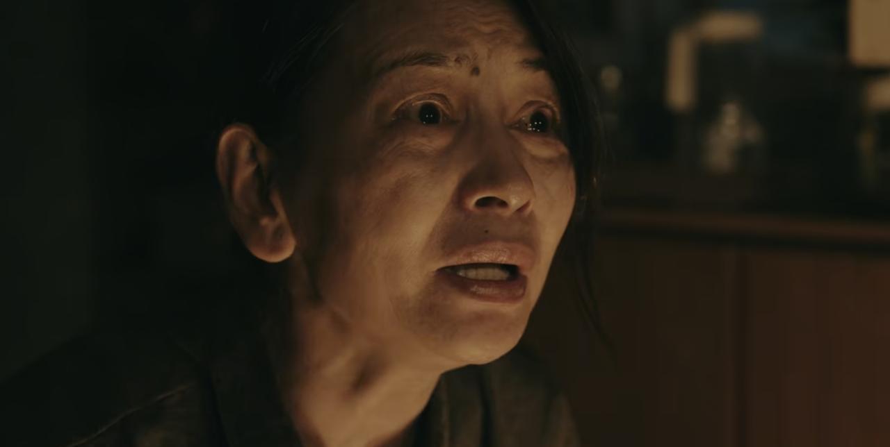 发现没，《目之所及》中的两位母亲，一个比一个令人窒息。沈静和施慕仙这两位母亲，
