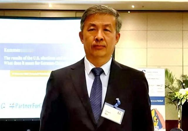曾经鼓噪“向美国低头”的大V，眼看中国越发强大，居然像“失控”了！这不是一场笑话